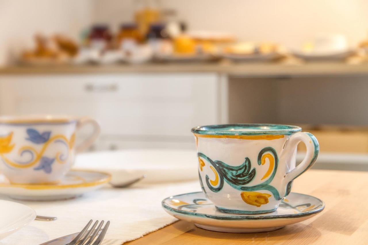 Cortile Umberto I Bed & Breakfast Чефалу Екстериор снимка
