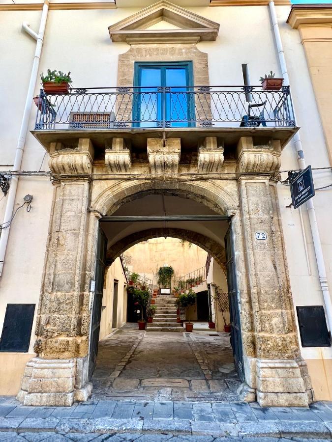 Cortile Umberto I Bed & Breakfast Чефалу Екстериор снимка