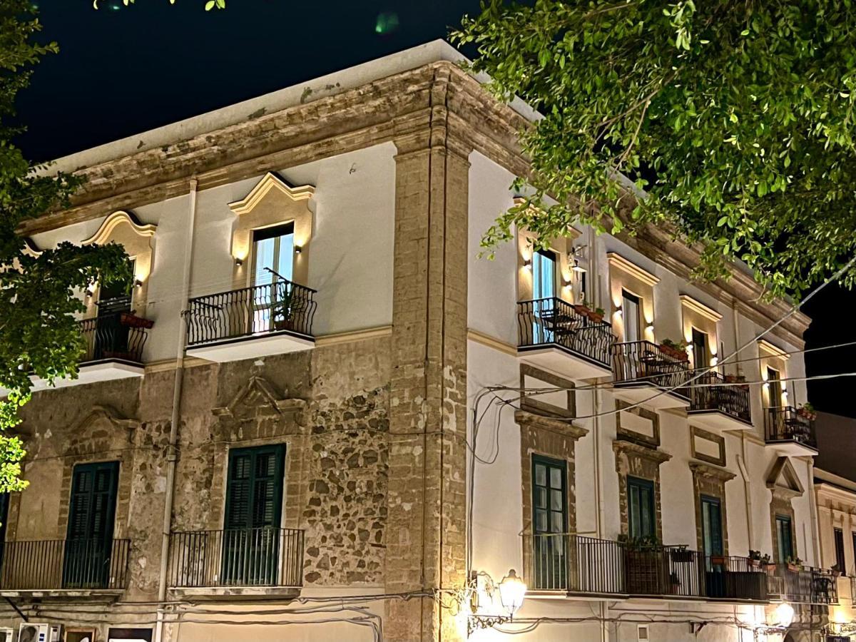 Cortile Umberto I Bed & Breakfast Чефалу Екстериор снимка