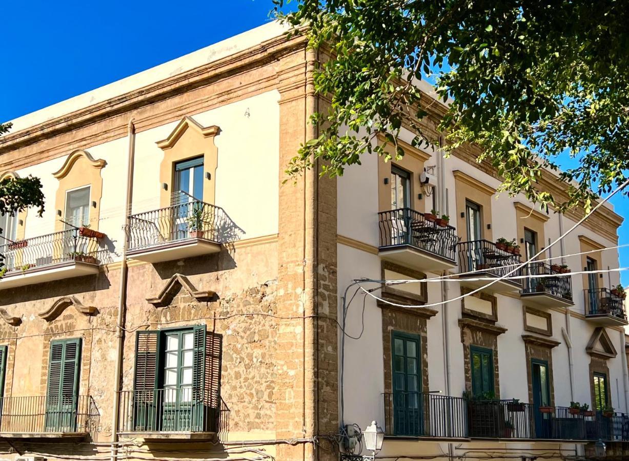 Cortile Umberto I Bed & Breakfast Чефалу Екстериор снимка