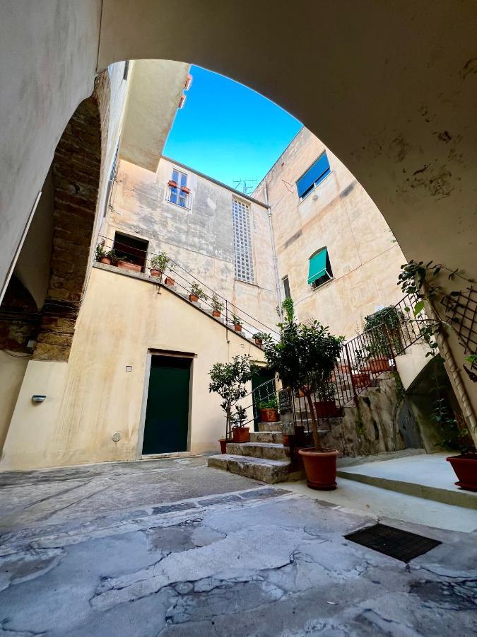 Cortile Umberto I Bed & Breakfast Чефалу Екстериор снимка