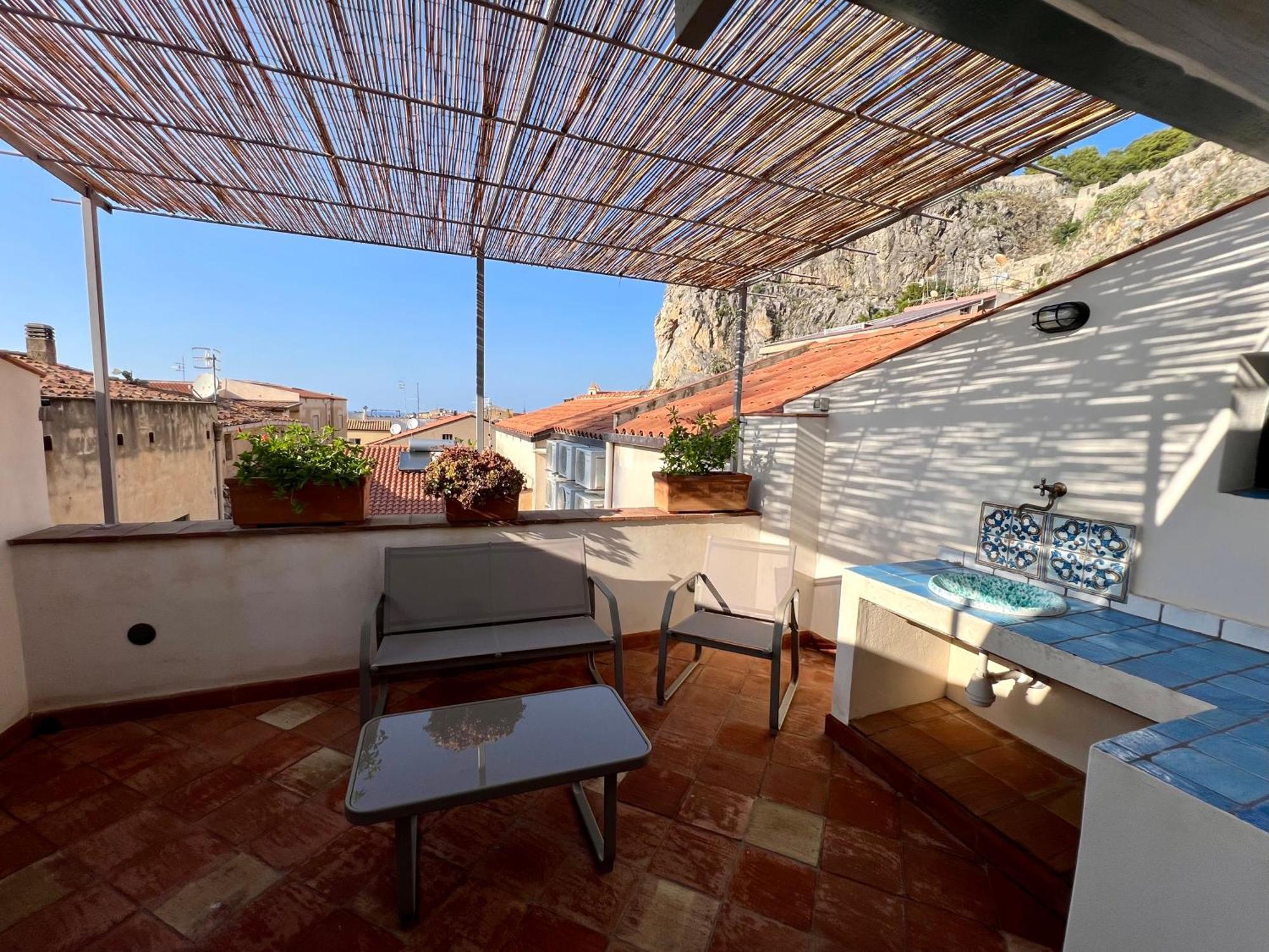 Cortile Umberto I Bed & Breakfast Чефалу Екстериор снимка