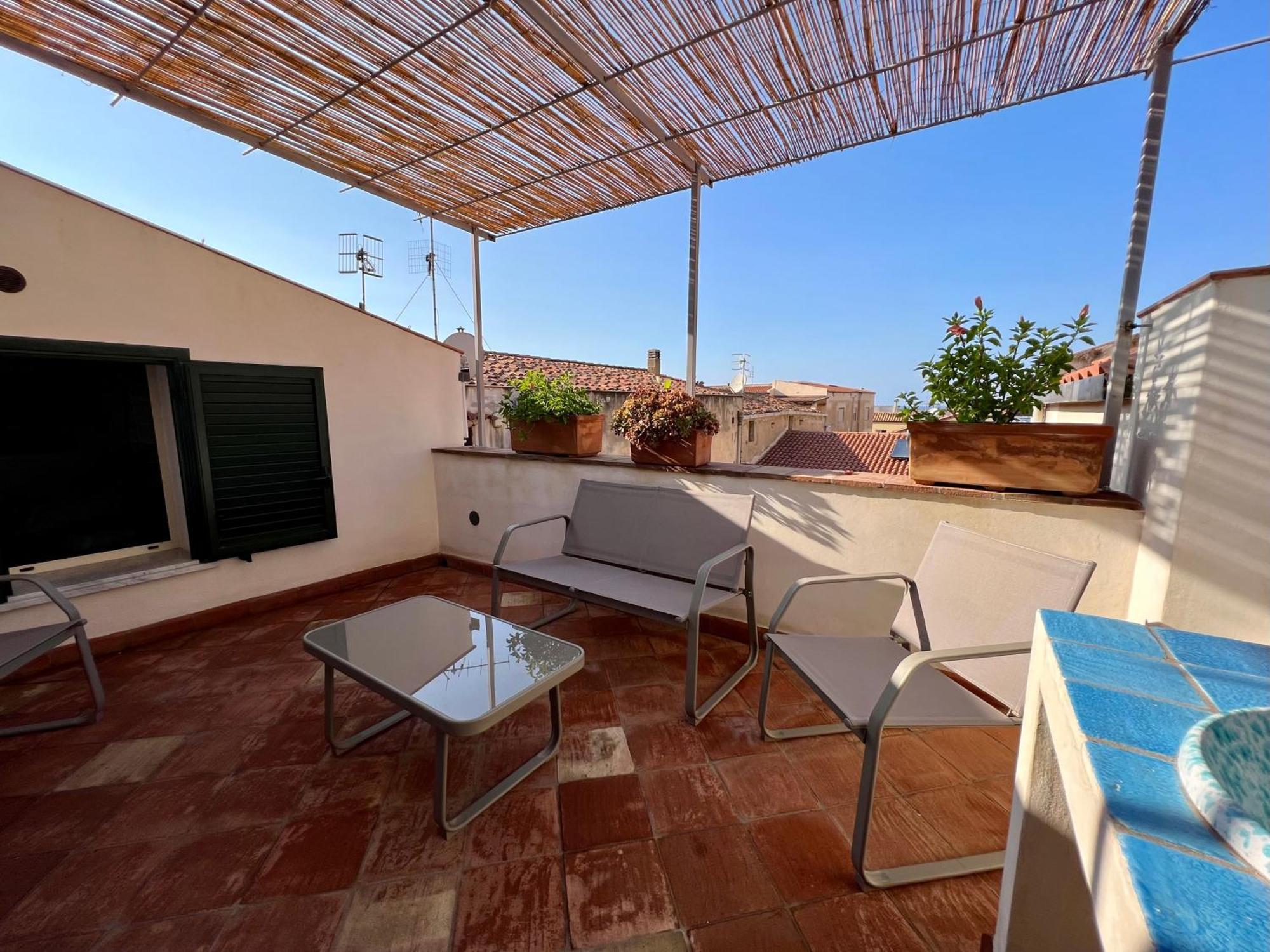 Cortile Umberto I Bed & Breakfast Чефалу Екстериор снимка