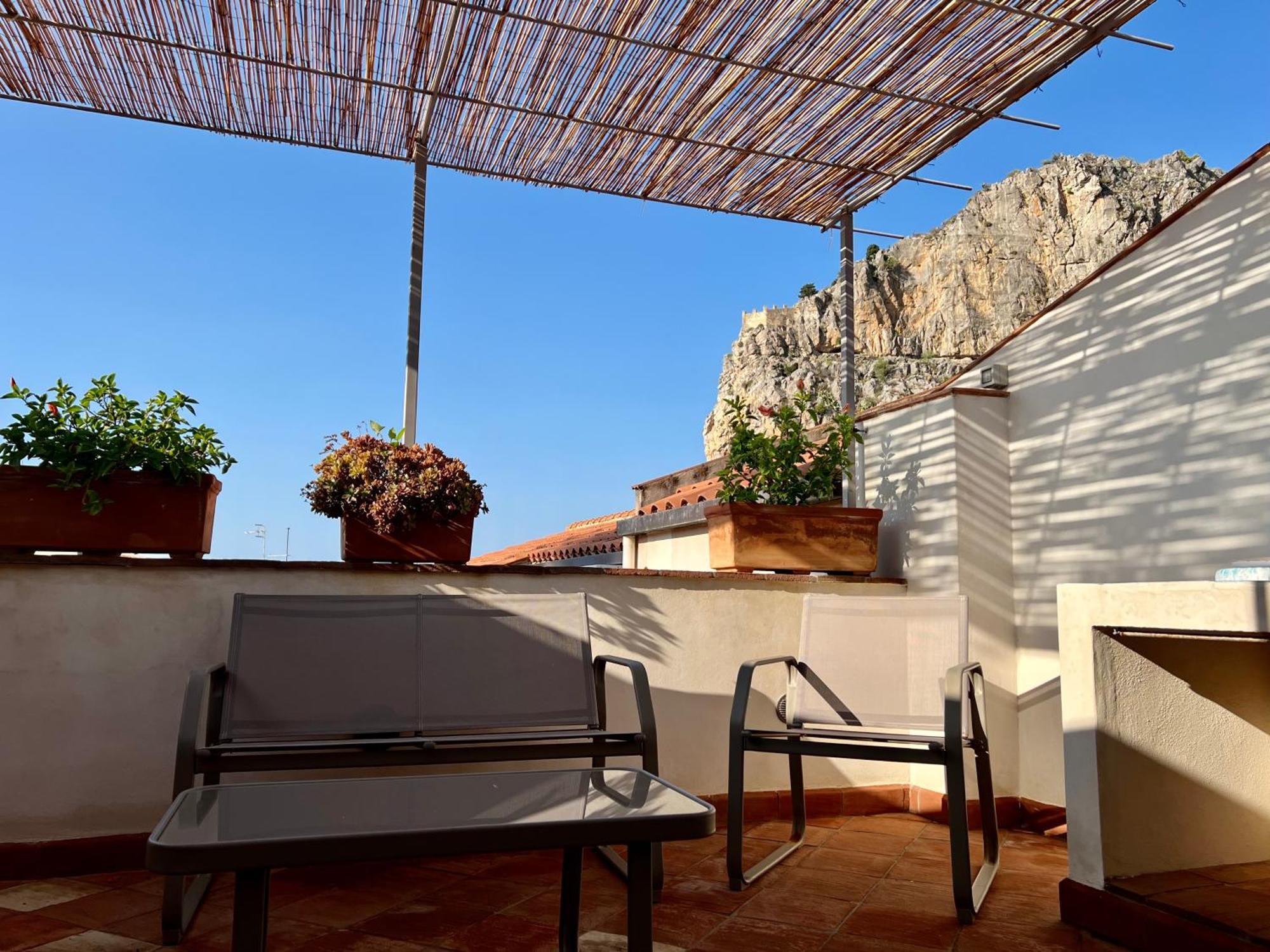 Cortile Umberto I Bed & Breakfast Чефалу Екстериор снимка