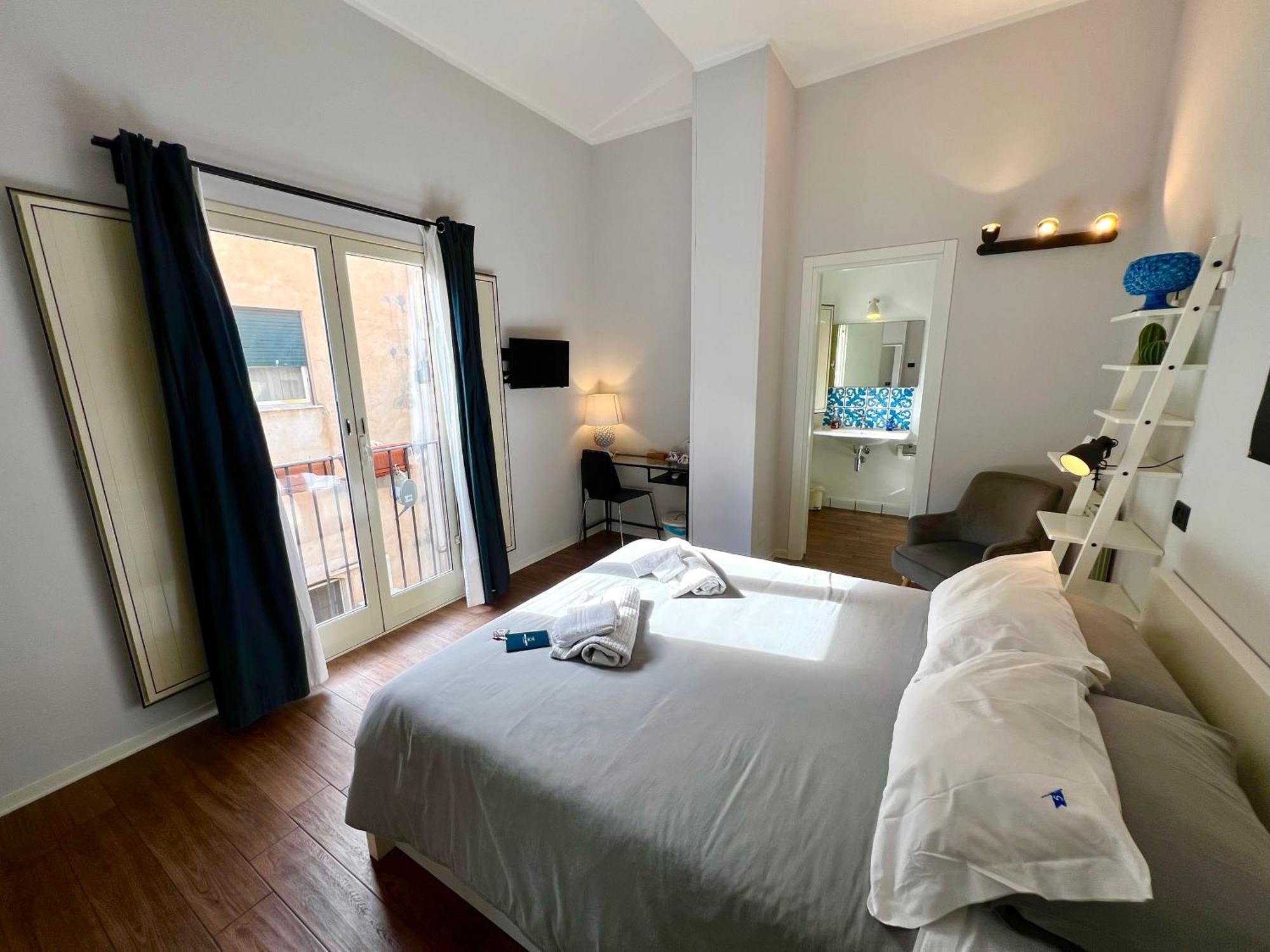 Cortile Umberto I Bed & Breakfast Чефалу Екстериор снимка